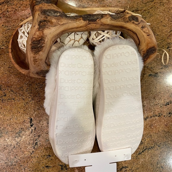 NEW! Cuddl Duds White Faux Fur Clogs NWT! - Picture 2 of 11
